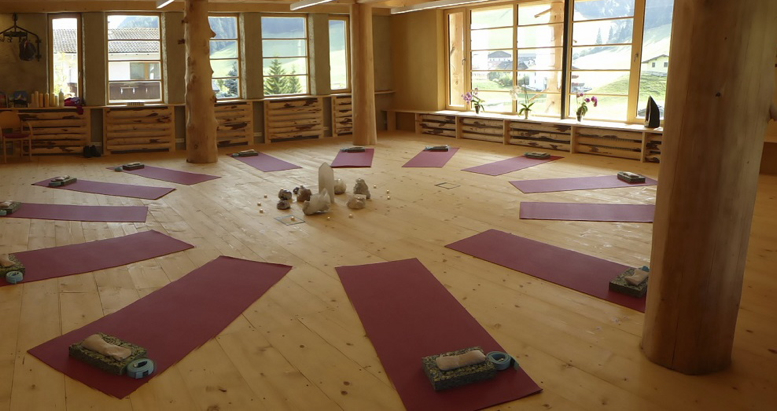 Yogaraum-Baumhaus-Sabine, Almis Berghotel, Yoga Retreat